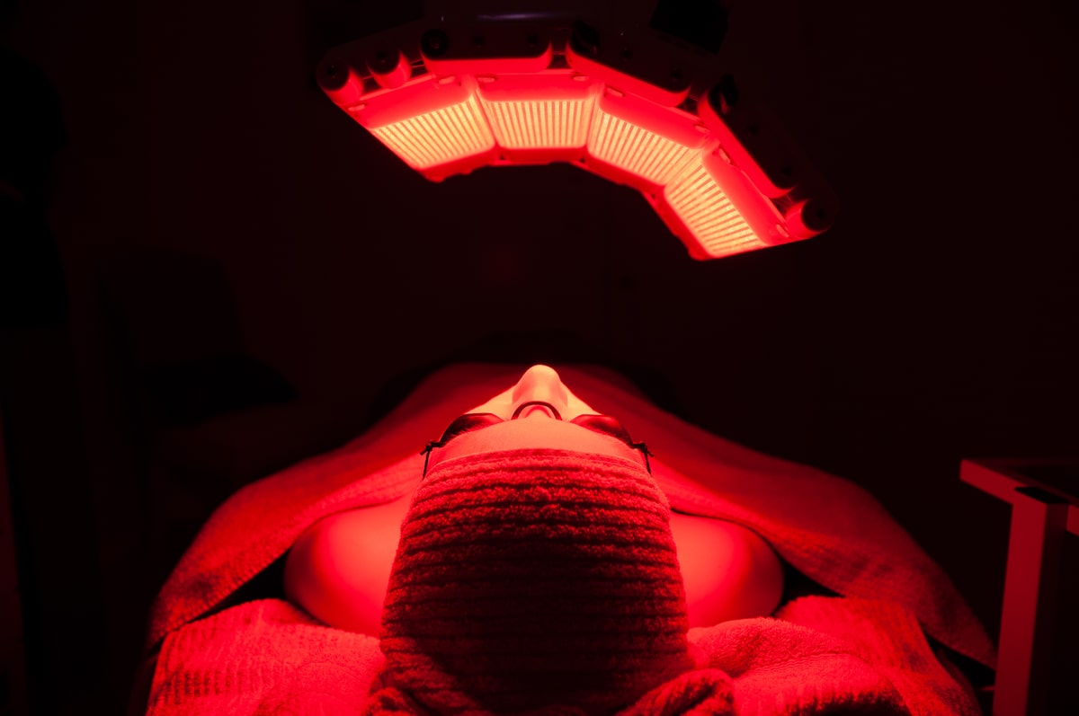 OMNILUX_light_therapy_Escape_Spa_Beauty_Clinic2-min