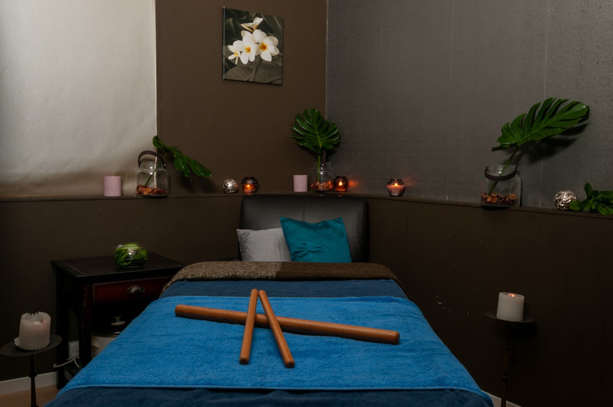 Body_treatments_massage_facial_therapy_room_Escape_Spa_Beauty_Clinic2-min